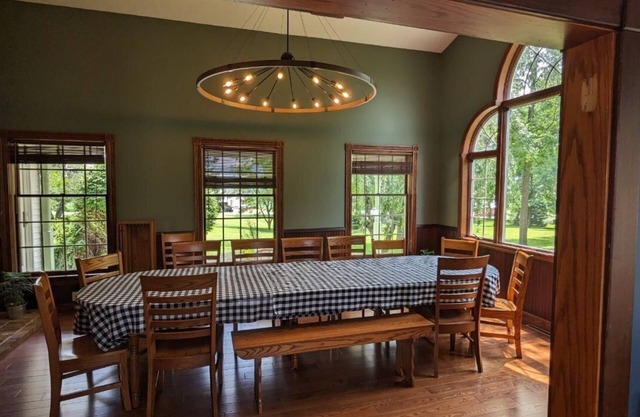 Starlit Oasis, HOT TUB, Fire Pit, Fireplace, XBOX