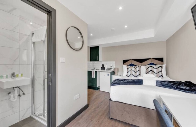 Stay and Explore: Convenient Studio - Prime Location