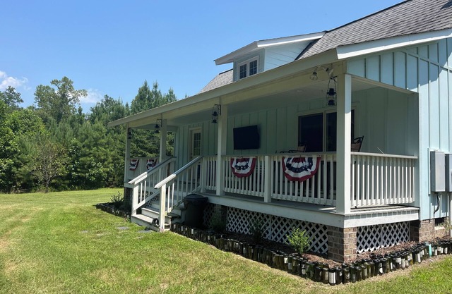 Stay and Play! Country Cottage Getaway with PRIVATE 3 Acre Swimming Pond