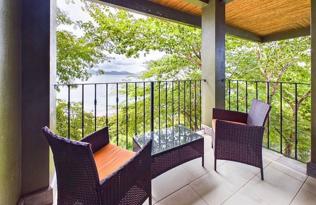 Stay in Style Sea breeze, Pool & Breakfast