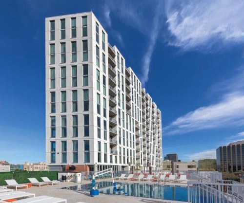 Stay in this 2BD resort condo to visit Austin gym and pool onsite