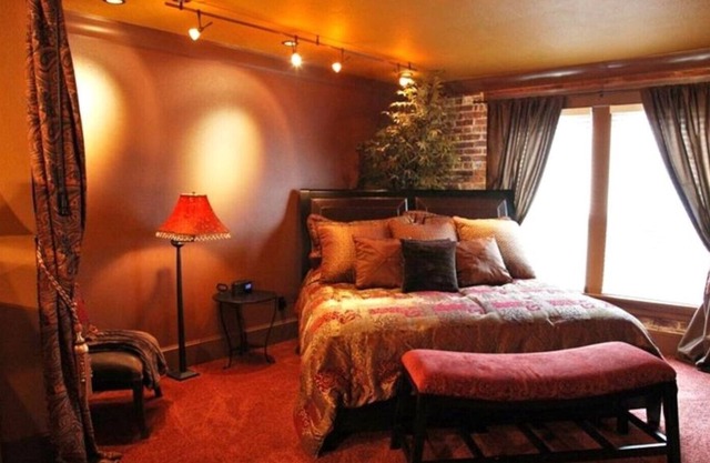 Stay & Play Winery Loft #2 in Historic Downtown Carlton