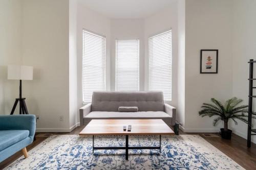 Stay Portland - Renovated 3BR Tilikum View in heart of SE Division