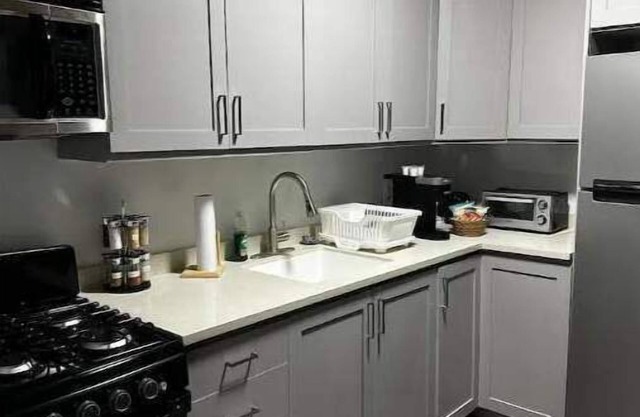 Stay with Sabido - Cozy Modern Apartment Fully AC