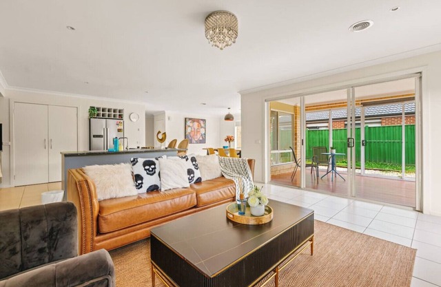 StayAU Modern Sanctuary Mins from the Ct & Airport