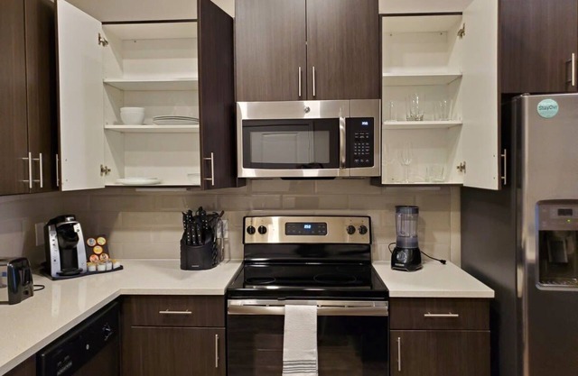 StayOvr at Galatyn Park, Richardson| 2BR