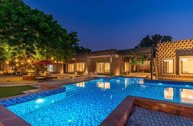 Stayvista @ The Brick House w/Private Pool & Lawn