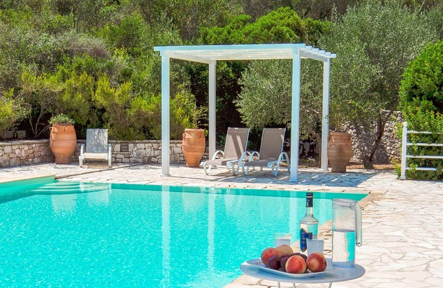 Stelios Villa near Yioliskari Beach: 2-Bedroom, Pool, Panoramic Views