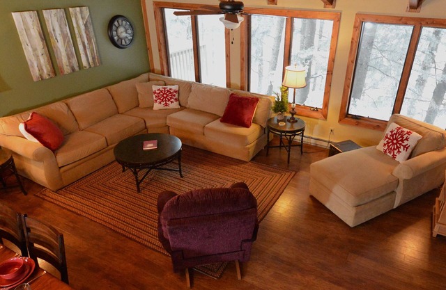 Stemwinder #2: 4 Bedrooms, 3 Full Baths: Slope Side, Heated Outdoor Hot Tub.