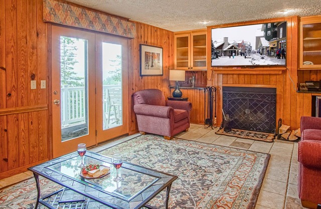 Stemwinder 6A, 3 Bedrooms Plus Bonus Sleeping Alcove, 2 1/2 Baths