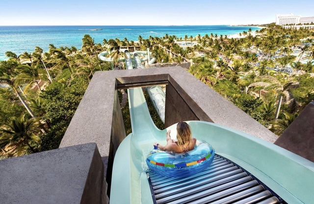 Steps from Atlantis Waterpark + Passes for 10 Guests at Harborside Resort