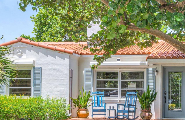 Steps from Beach/Quaint Cottage/Heated Pool/Sand Key/RESlDENCES