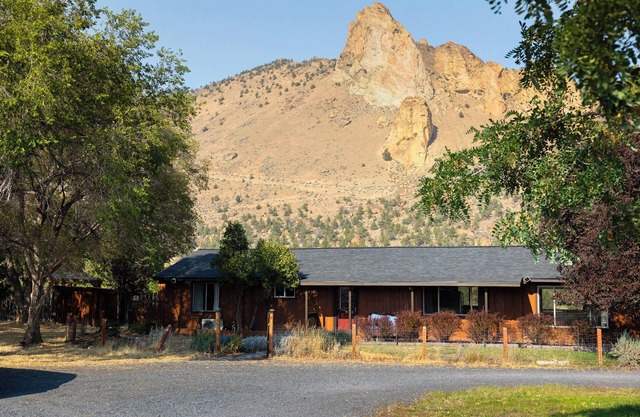 Steps from Smith Rock | Prime Location