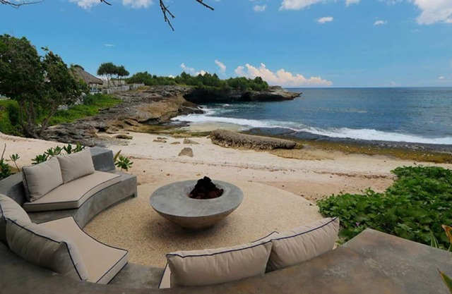 Steps from the Sea, Wrapped in Luxury – Bali Villa 1073