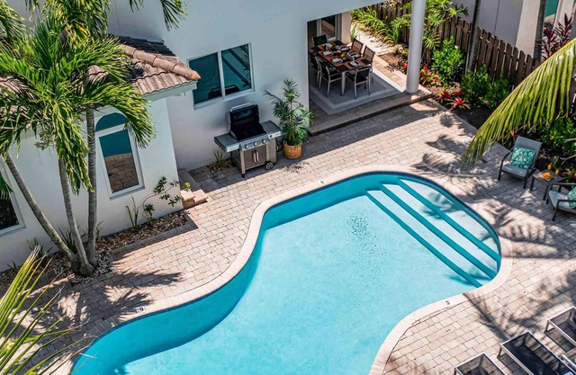 Steps from the Beach | Heated Pool | Sun Key| Game room | RESlDENCES