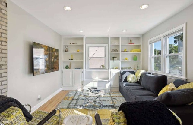 Steps to downtown/close to the River/comfy beds