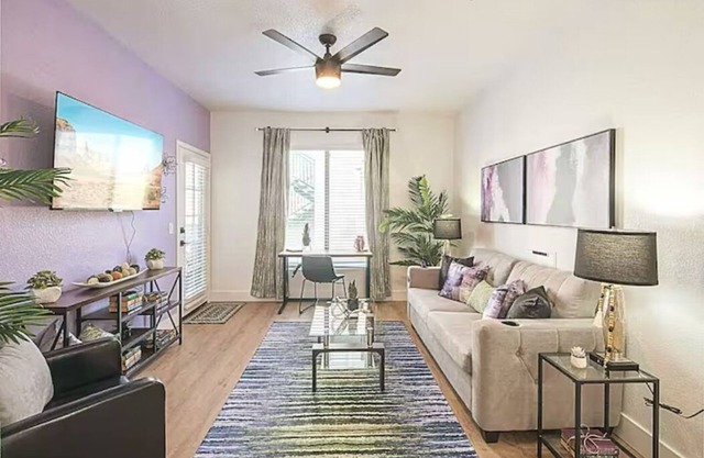 Steps to Shops & Dining Pool Access King Bed