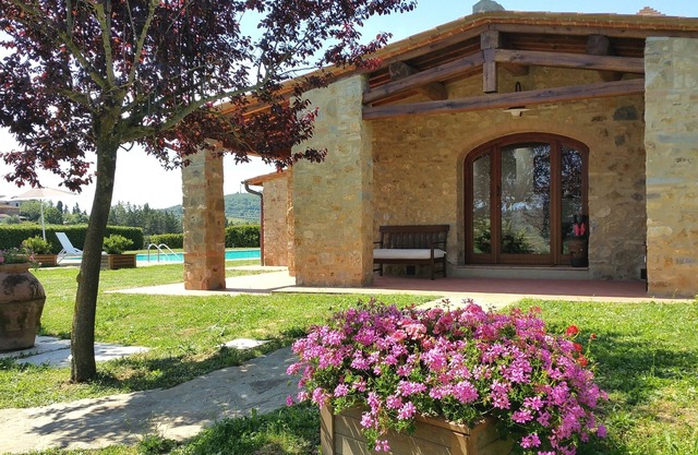 Stone house with private pool in Chianti