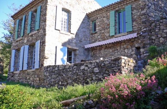 Stone village house in the heart of the geological reserve 1