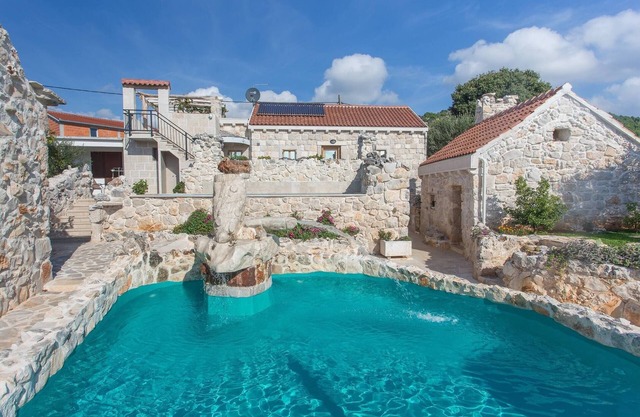 Stonehouse Marina - Estate With A Two Private Pools