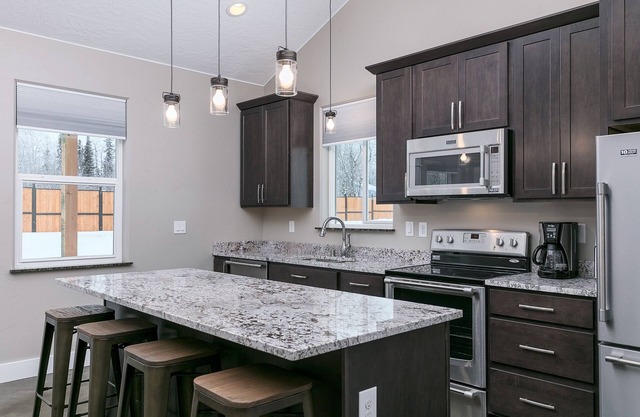 Stoneridge Place Cottage #1 - Vacation or Executive Retreat 1Br 1Ba Garage!