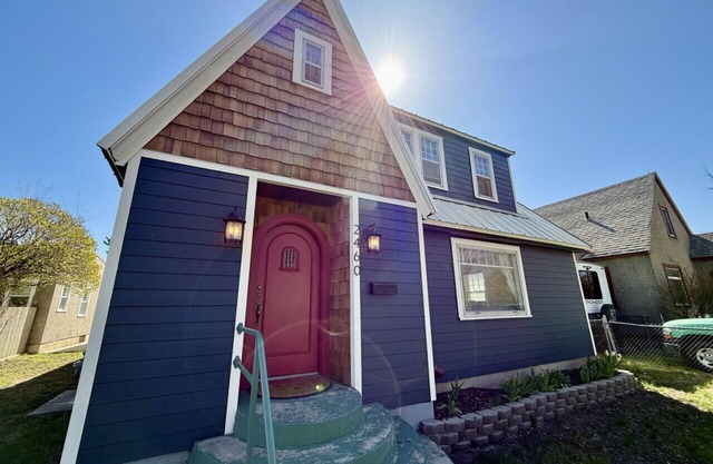 Storybook Nook! 2 Bdrm, 2 Bath, Downtown Home, Local Golfing 50% Off