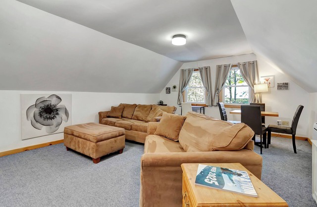 Stratton; 5 min. Pikes Falls, 1 min. Fire pit, Pets welcome!
