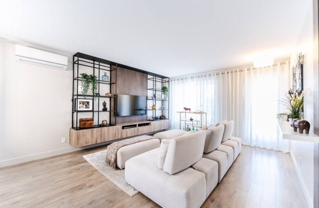 Streamlined apartment with 2 free parking spaces.