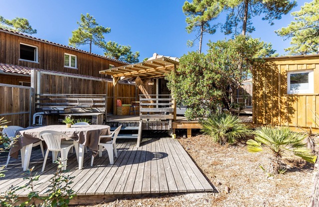 'Studio 500m from Carcans Beach' with Garden & Wi-Fi