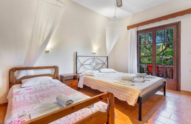 Studio Apartment 'Castellos Bellos 4' with Shared Garden, Wi-Fi and Air Conditioning