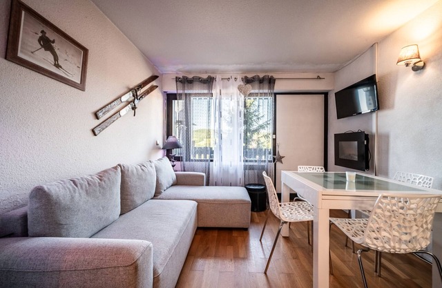 Studio Apartment 'De Charme' with Mountain View and Balcony