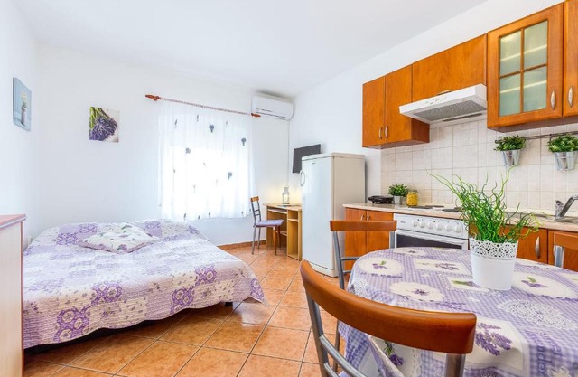 Studio Apartment Downtown