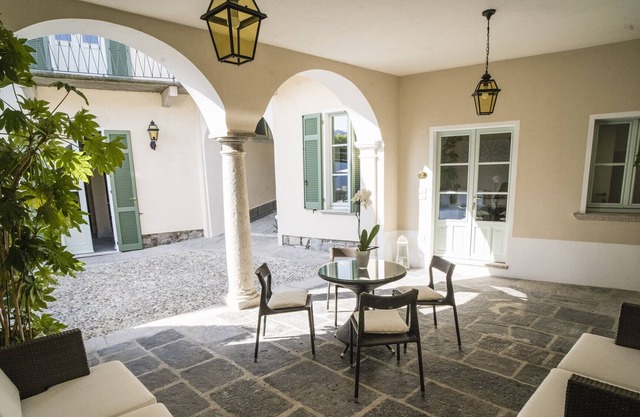Studio apartment in beautiful 18th century villa with private covered patio