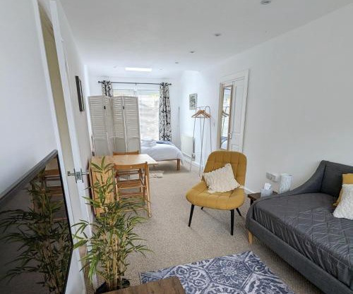 Studio Apartment North Cardiff