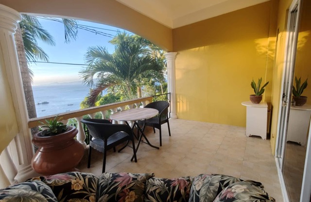 studio apartment with ocean views and swimming pool .n