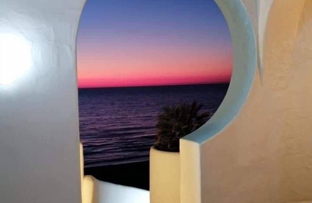 Studio apartment, sea front, terrace, floor 1 (Poppy)