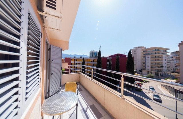 Studio Apt for 3 w/Balcony – Walking Distance to Beach No. 8