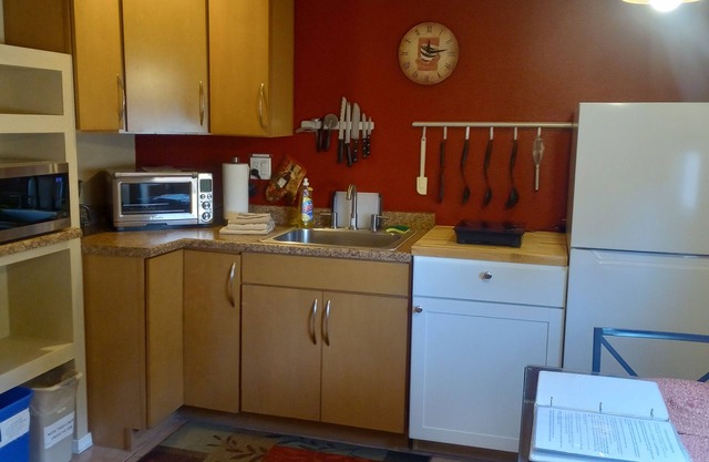 Studio Apt in Tempe. Students/Traveling nurses. Sleeps 2.