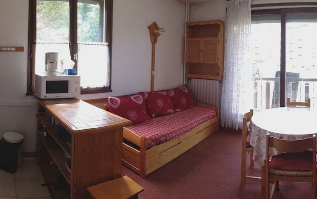 Studio at the foot of the slope with South balcony