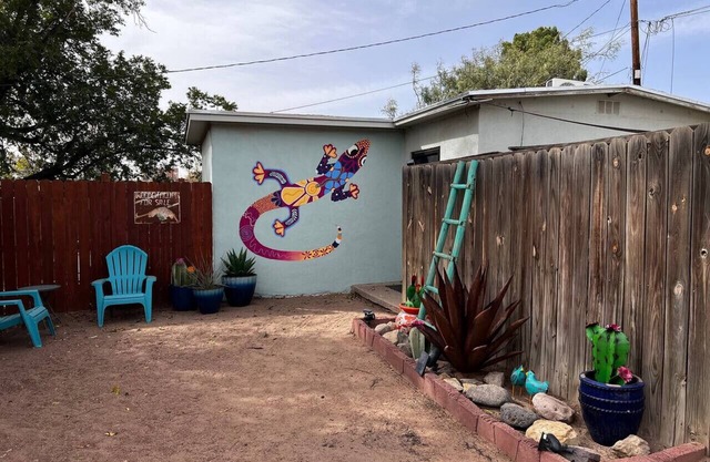 Studio Casita 5 mins to Farmer's mkt/dogs welcome!