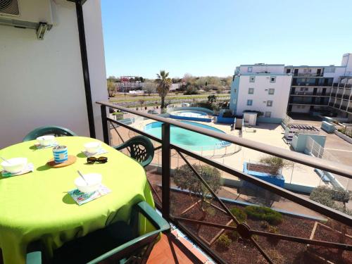 Studio climatisé avec piscine, parking, terrasse, proche plage et commerces - FR-1-307-88