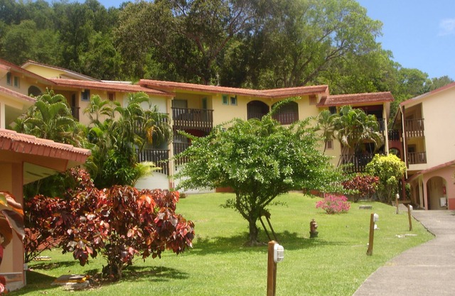 Studio equipped with air conditioning - 50m from the beach and 10min des Salines