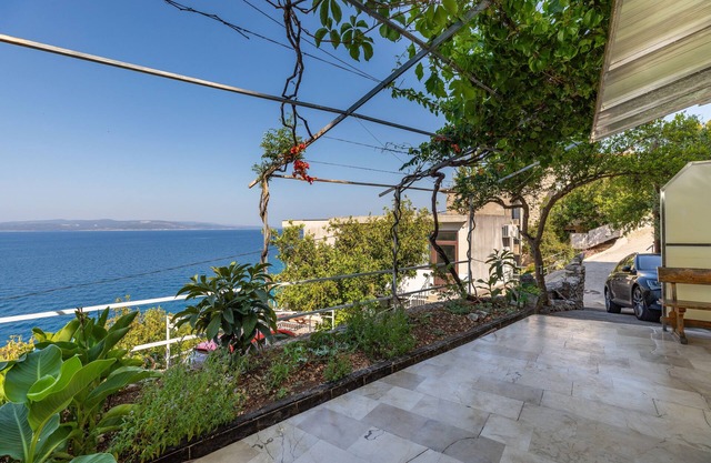 Studio flat near beach Bratuš, Makarska (AS-22135-e)