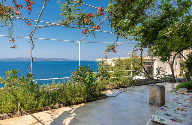 Studio flat near beach Bratuš, Makarska (AS-22135-d)