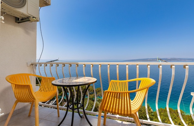 Studio flat near beach Bratuš, Makarska (AS-22135-a)