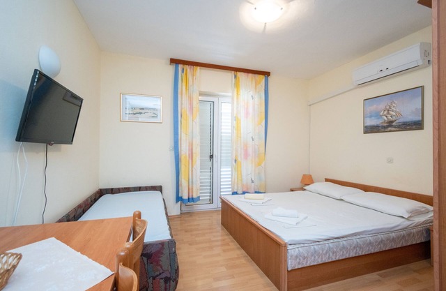 Studio flat near beach Ražanac, Zadar (AS-5766-b)
