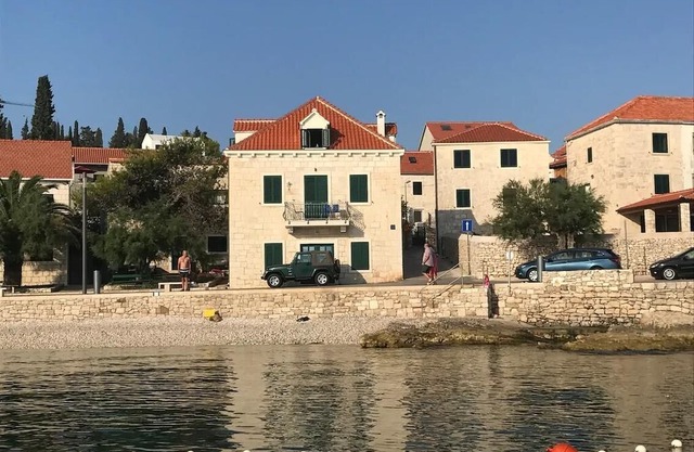 Studio flat near beach Sutivan, Brač (AS-17796-a)
