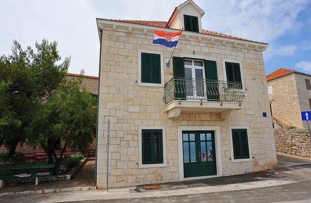 Studio flat near beach Sutivan, Brač (AS-17796-b)