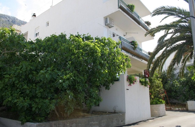Studio flat near beach Igrane, Makarska (AS-2679-a)