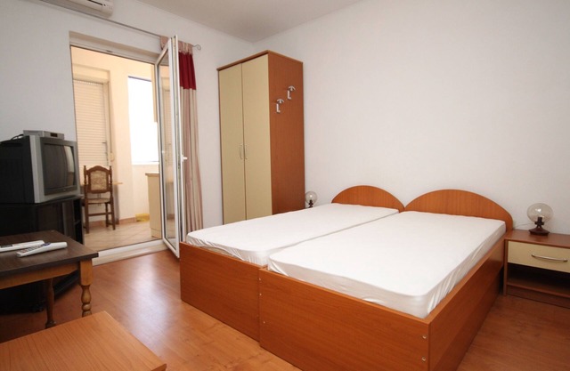 Studio flat with air-conditioning Makarska (AS-6693-c)